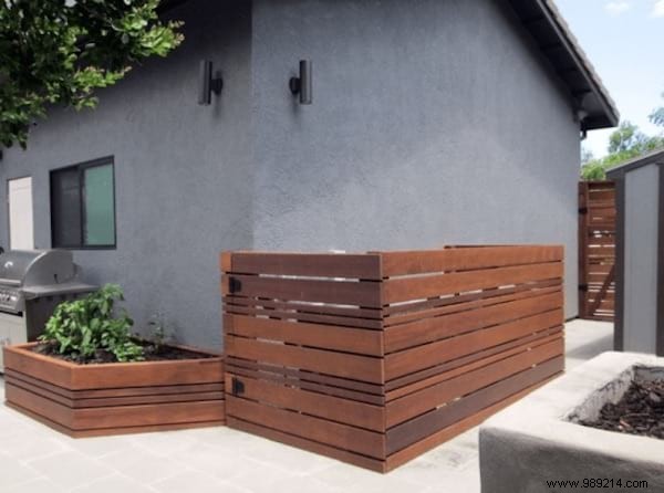 28 Proven DIY Ways to Hide Outdoor Trash Cans and Elevate Your Curb Appeal