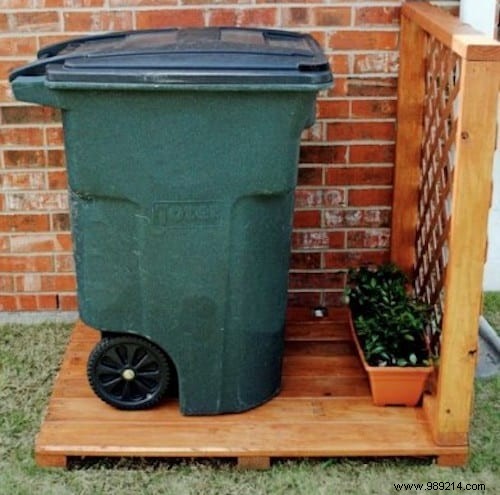 28 Proven DIY Ways to Hide Outdoor Trash Cans and Elevate Your Curb Appeal