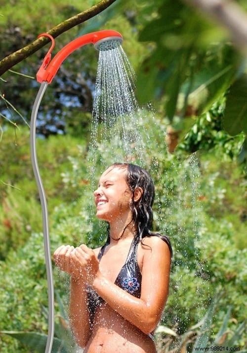 26 Easy DIY Outdoor Shower Ideas for Summer Refreshment