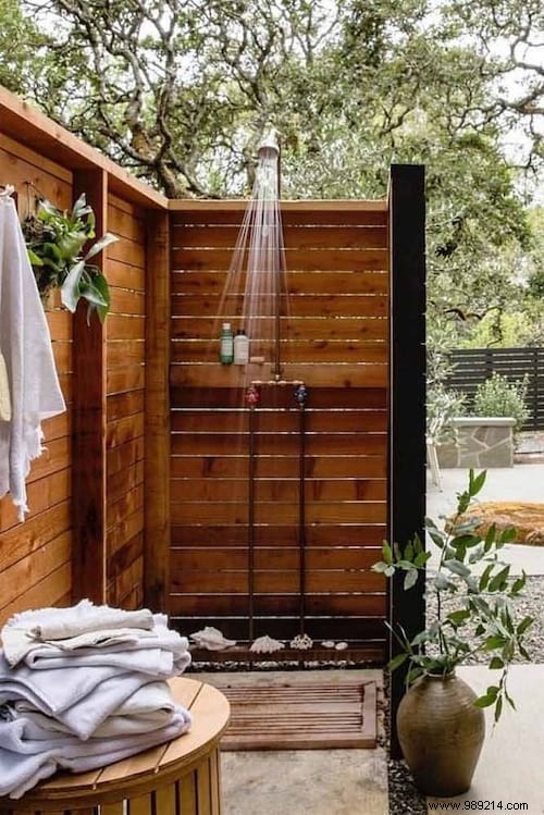 26 Easy DIY Outdoor Shower Ideas for Summer Refreshment
