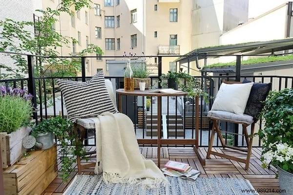 25 Budget-Friendly Balcony Decoration Ideas from a Professional Landscaper