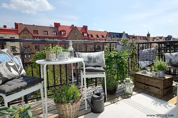 25 Budget-Friendly Balcony Decoration Ideas from a Professional Landscaper