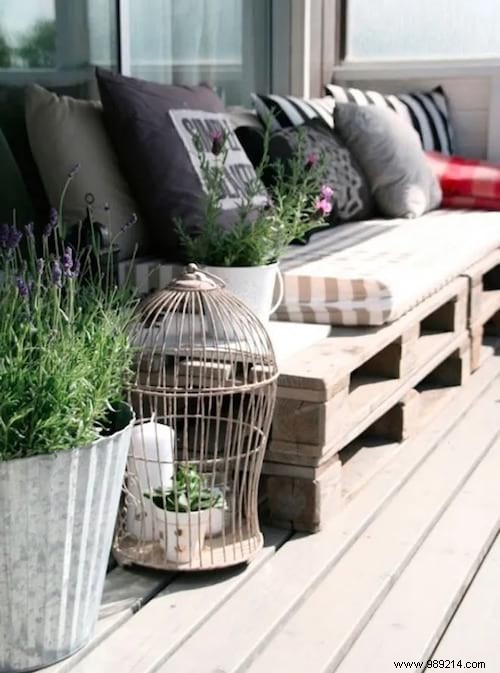 25 Budget-Friendly Balcony Decoration Ideas from a Professional Landscaper