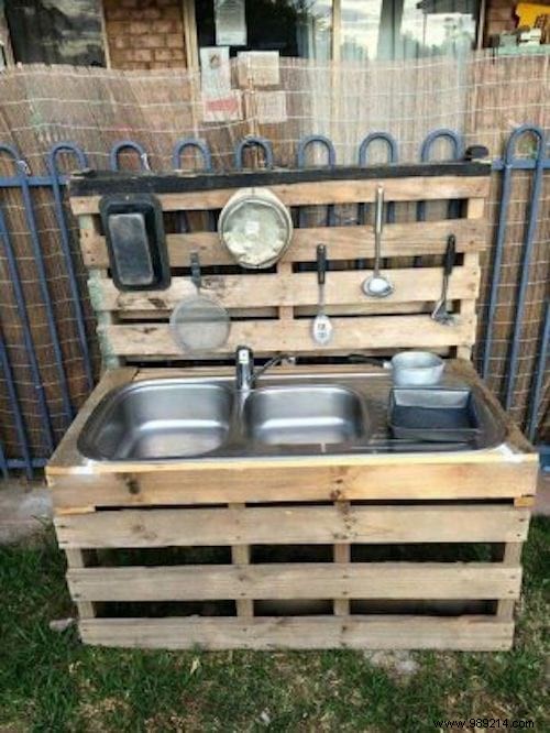 30 DIY Outdoor Kitchen Ideas Using Wooden Pallets: Simple Backyard Builds