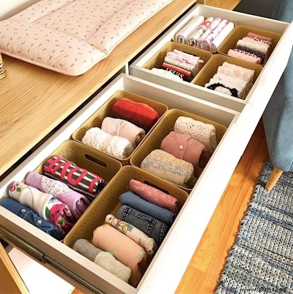 Master Marie Kondo s KonMari Method: The Complete Decluttering Guide