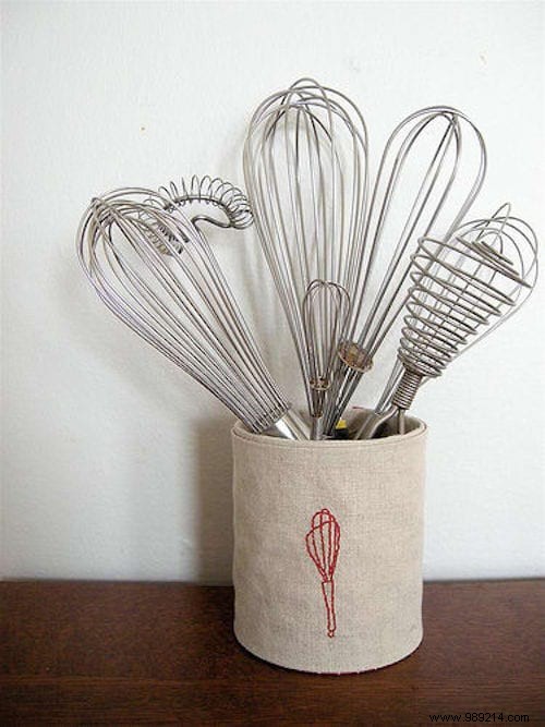 48 Genius DIY Ideas to Upcycle Empty Tin Cans into Stylish Home Essentials