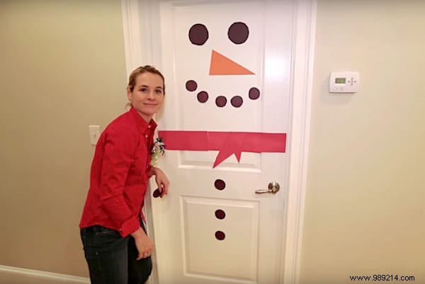 Easy 5-Minute DIY Paper Snowman Door Decoration – Kid-Friendly & Budget Christmas Craft