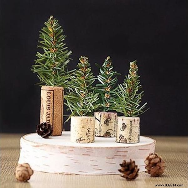 37 Easy, Budget-Friendly Last-Minute Christmas Decoration Ideas