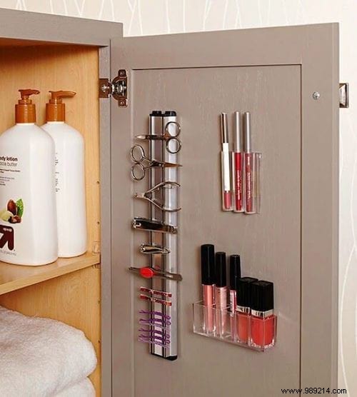 35 Smart, Budget-Friendly Ideas to Organize Your Small Bathroom and Maximize Space