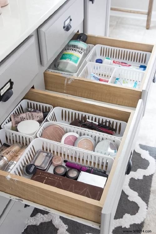 35 Smart, Budget-Friendly Ideas to Organize Your Small Bathroom and Maximize Space