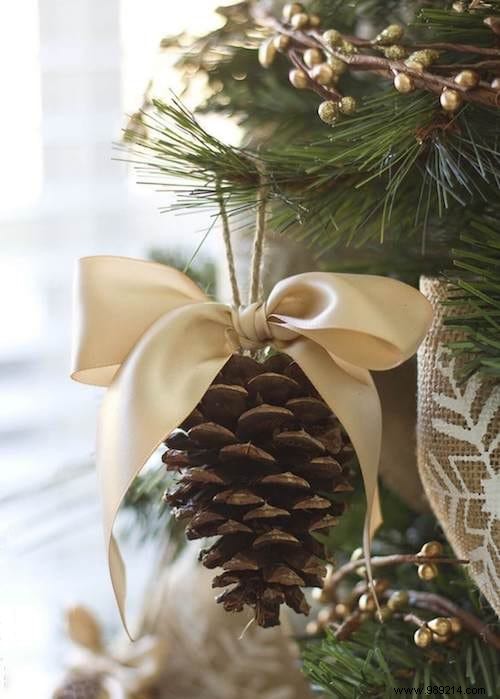 25 Easy, Budget-Friendly Christmas Pine Cone Decoration Ideas