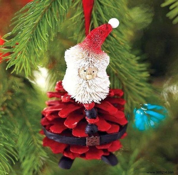 25 Easy, Budget-Friendly Christmas Pine Cone Decoration Ideas