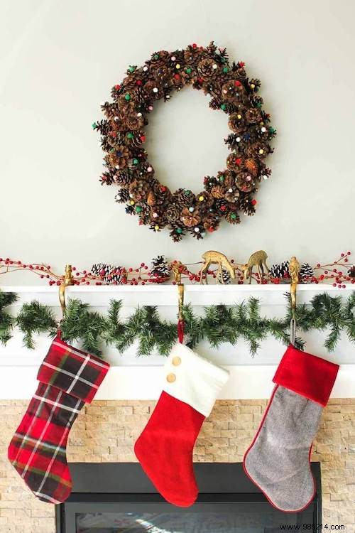 25 Easy, Budget-Friendly Christmas Pine Cone Decoration Ideas