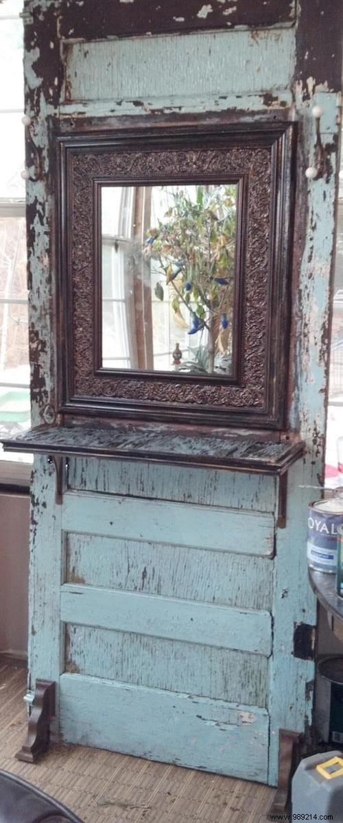 30 Brilliant Ways to Upcycle Old Windows into Stunning Home and Garden Decor