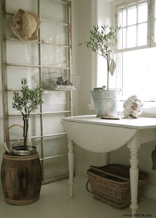 30 Brilliant Ways to Upcycle Old Windows into Stunning Home and Garden Decor