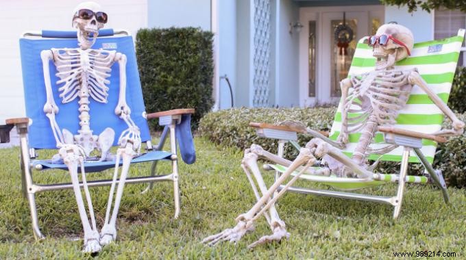 18 Effortless DIY Halloween Decorations for a Spooky, Budget-Friendly Home