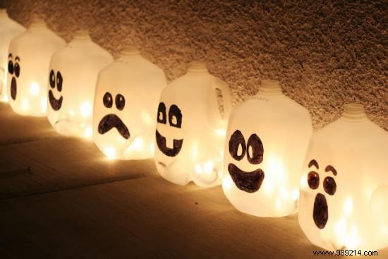 18 Effortless DIY Halloween Decorations for a Spooky, Budget-Friendly Home