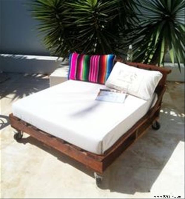 24 Creative DIY Projects to Transform Old Wooden Pallets