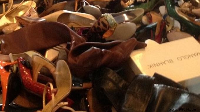 Quick DIY Shoe Storage: Transform a Free Wooden Pallet in 2 Minutes