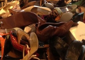 Quick DIY Shoe Storage: Transform a Free Wooden Pallet in 2 Minutes