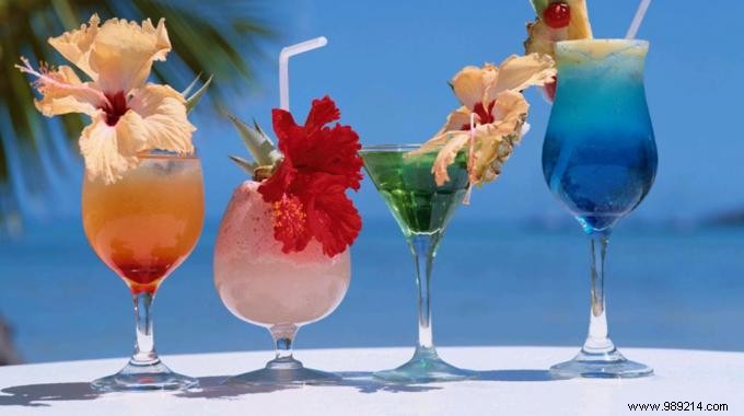 Pro Valentine s Day Hack: Frost Cocktail Glasses with Sugar Rims in Under a Minute