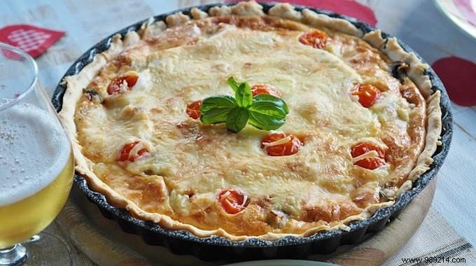 Easy Budget-Friendly Tomato Quiche Recipe: Ready in 40 Minutes