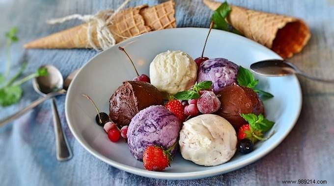 Slice Ice Cream Effortlessly: The Pro Hot Water Trick for Perfect Cuts