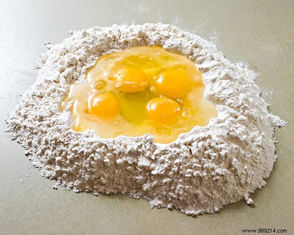 Budget-Friendly Daisy Carrot Cake: A Unique Aperitif Showstopper