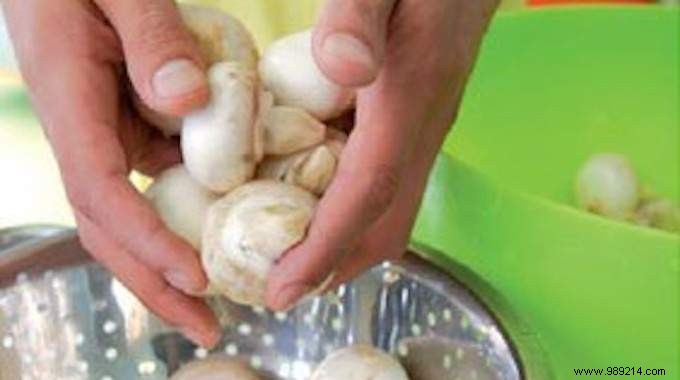 How to Clean Mushrooms Properly: 3 Proven Dry-Cleaning Tips