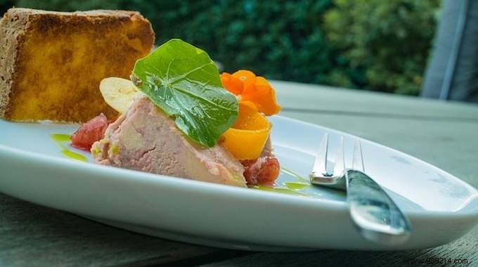 Gourmet Foie Gras Toasts with Shallot Compote: €1.92 Per Serving