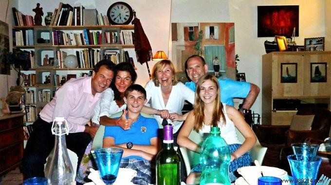 Host Pop-Up Dinners at Home: Cook, Connect, and Earn with WantToDine