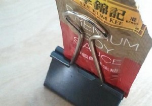 Office Lunch Hack: Prevent Sushi Sauce Spills with a Simple Paperclip