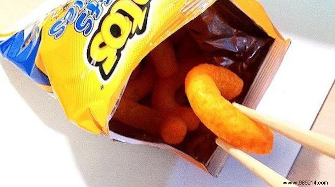 Eat Crisps Mess-Free: The Chopsticks Hack for Clean Fingers