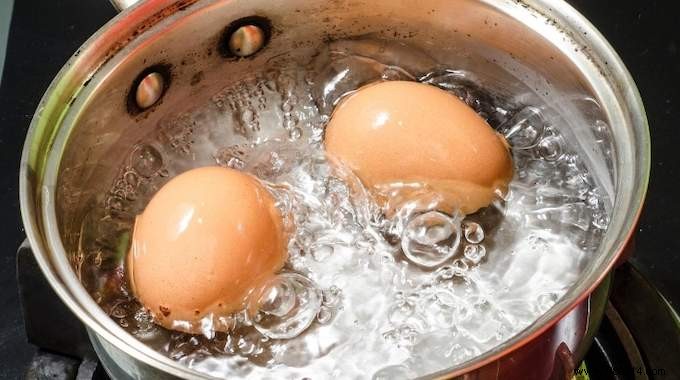 Safe and Simple: Scoop Boiled Eggs from Hot Water Without Burning Your Fingers