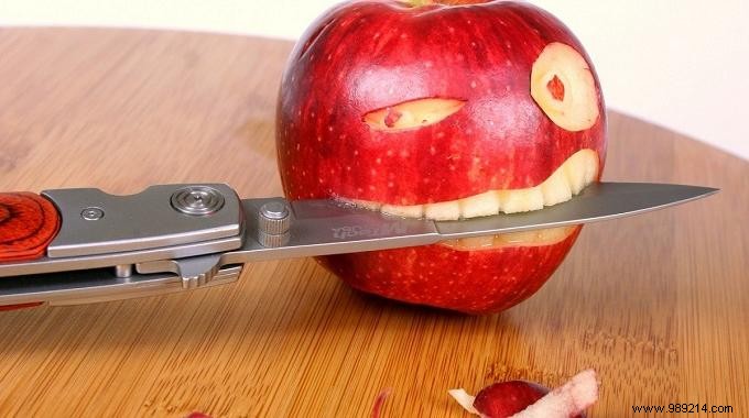 Keep Cut Apples from Browning: The Simple Rubber Band Trick Every Parent Needs