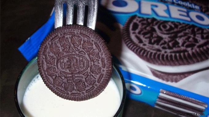 The Ultimate Hack: Dip Oreos in Milk Without Messy Fingers