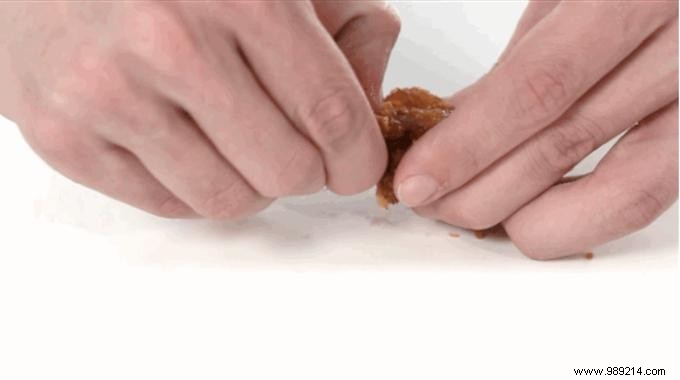 Master Eating Chicken Wings Mess-Free: The Simple 2-Step Trick