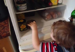 Simple Fridge Hack: Prevent Bottles from Falling Out of a Packed Refrigerator