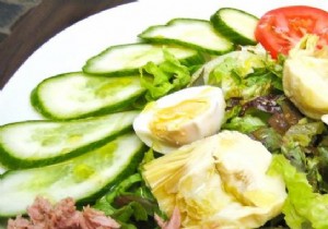 Easy Salade Niçoise Recipe: Fresh Salmon, Veggies, and Zesty Sauce for €4 Per Serving