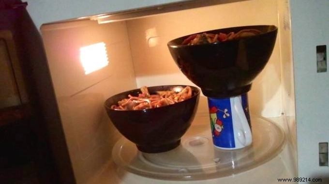 Easy Microwave Hack: Heat Two Bowls at the Same Time Like a Pro