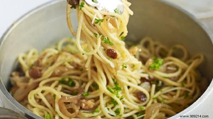 Classic Spaghetti with Walnuts: An Easy, Budget-Friendly Recipe