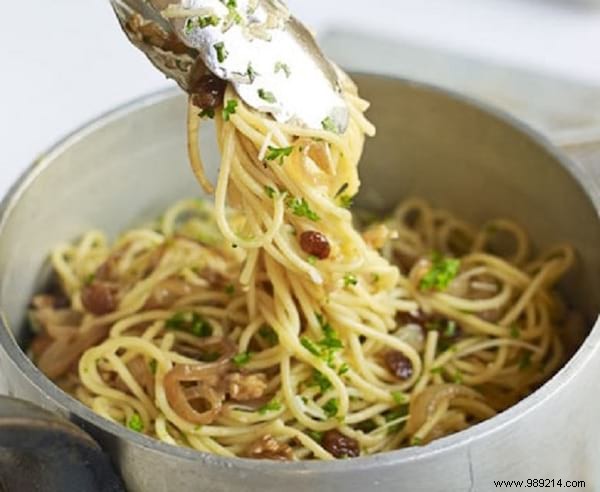 Classic Spaghetti with Walnuts: An Easy, Budget-Friendly Recipe