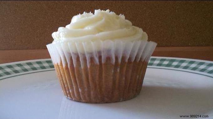 The Neat Way to Eat Cupcakes: Turn Them into Mess-Free Sandwiches