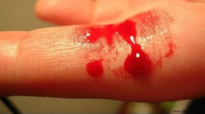 How to Safely Pick Up Broken Glass Shards with Bread – No Cuts Needed