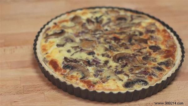 Easy Budget-Friendly Mushroom Quiche Recipe for 4