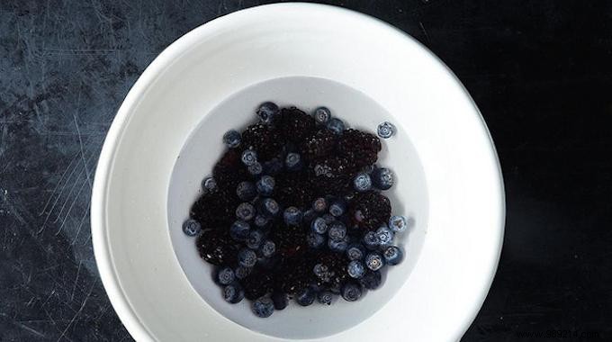 How to Keep Blueberries and Blackberries Fresh for Weeks: Proven Vinegar Trick