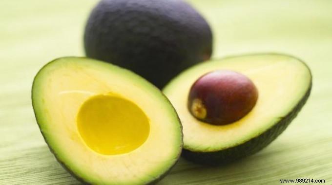 Keep Cut Avocados Fresh Longer: The Proven Pit Trick to Prevent Browning