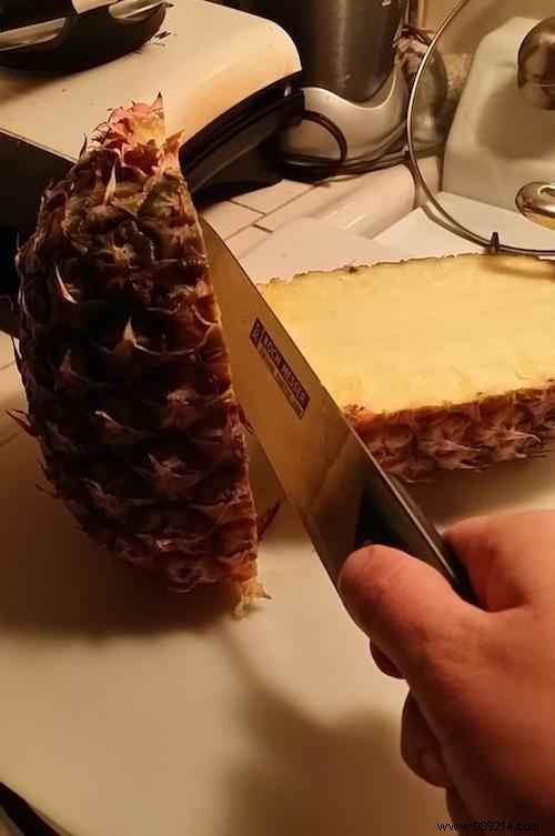 How to Cut a Pineapple Easily: Mess-Free Method for Perfect Slices