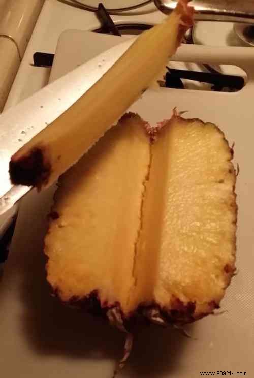 How to Cut a Pineapple Easily: Mess-Free Method for Perfect Slices