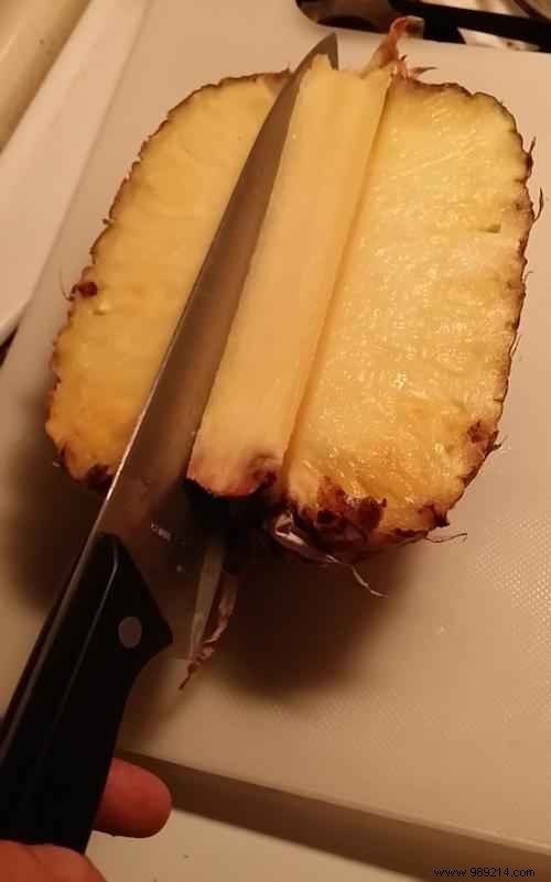 How to Cut a Pineapple Easily: Mess-Free Method for Perfect Slices